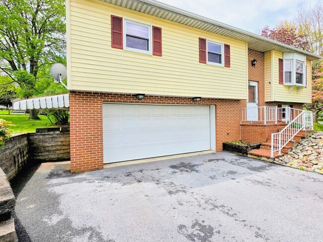 Photo - 909 Hannah Dr