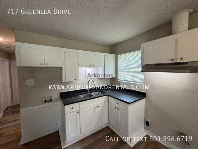 Photo - 717 Greenlea Dr