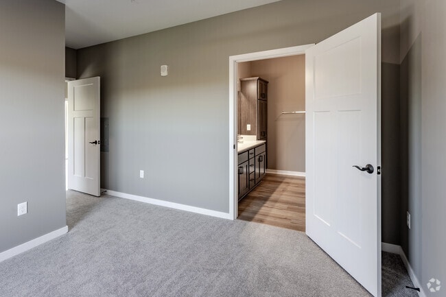 2BR, 2BA - 1,022SF - Primary Bedroom
