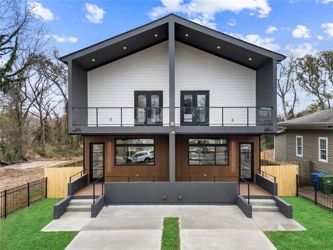 Building Photo - 582 Hope St SW