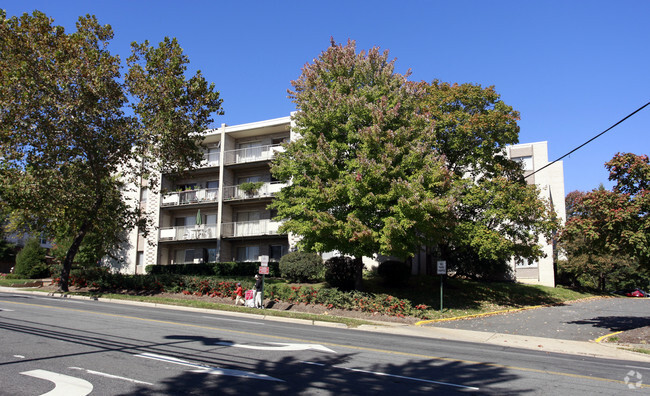 Building Photo - Landmark Terrace Rental