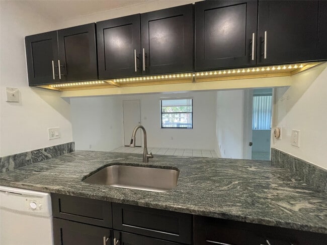 Photo - 6040 Shaker Wood Cir Unit 205