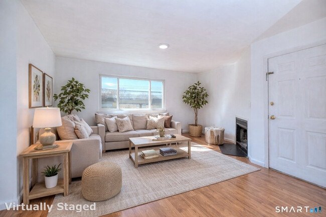 Building Photo - 638 Cove Rd Unit 2