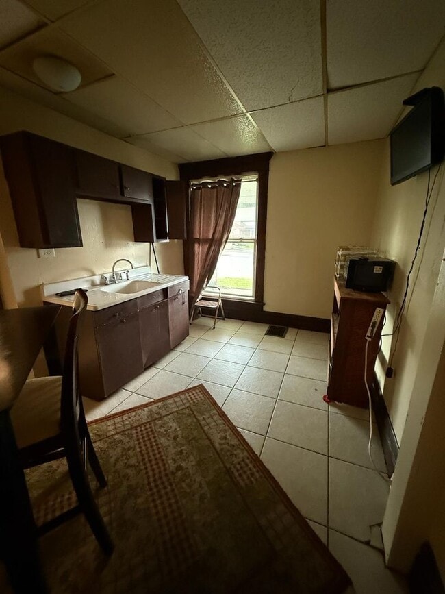 109 W National Dr Unidad A (Downstairs front)