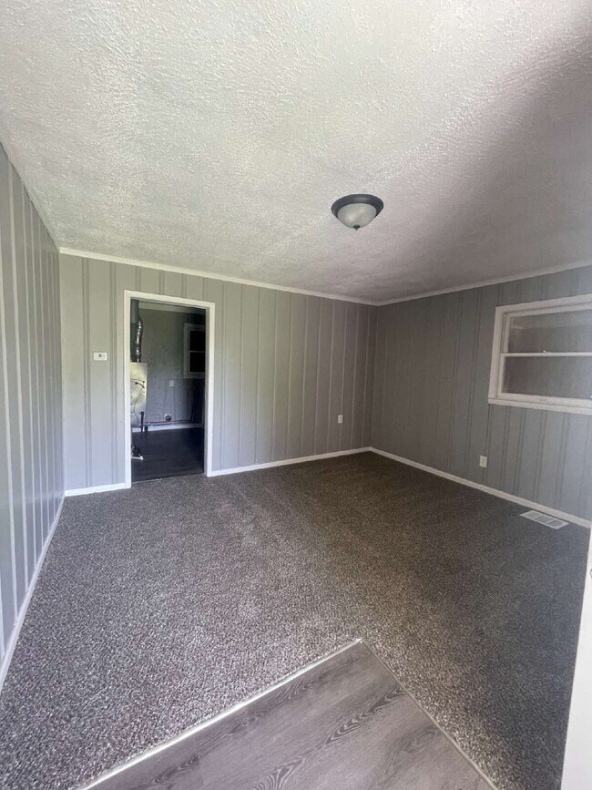 Photo - 715 Sparks Ave