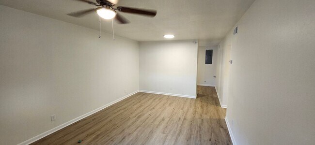 1234 Peacock Ave Unidad 1