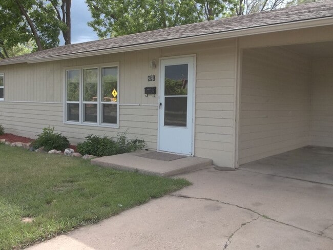 Building Photo - Convenient Central Fort Collins 3 Bedroom Home
