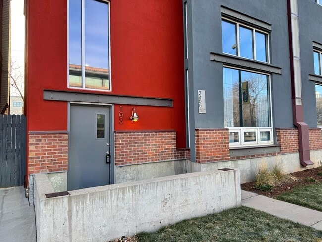 Photo - 2400 Welton St