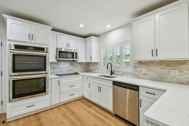 Photo - 4802 W Longfellow Ave