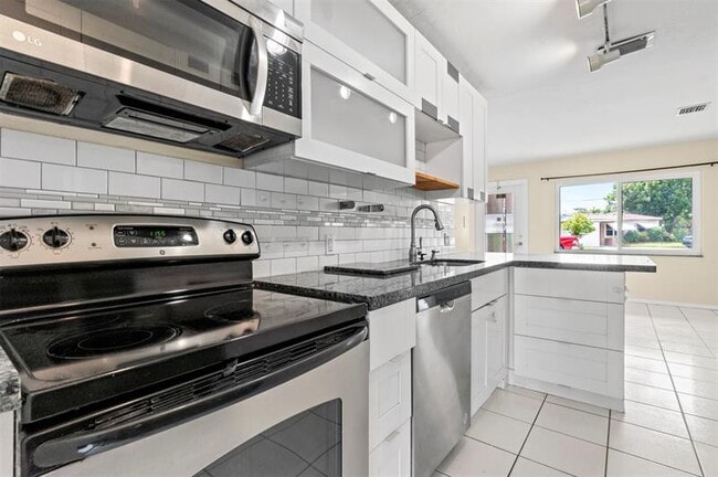 Photo - 1415 NE 25th St