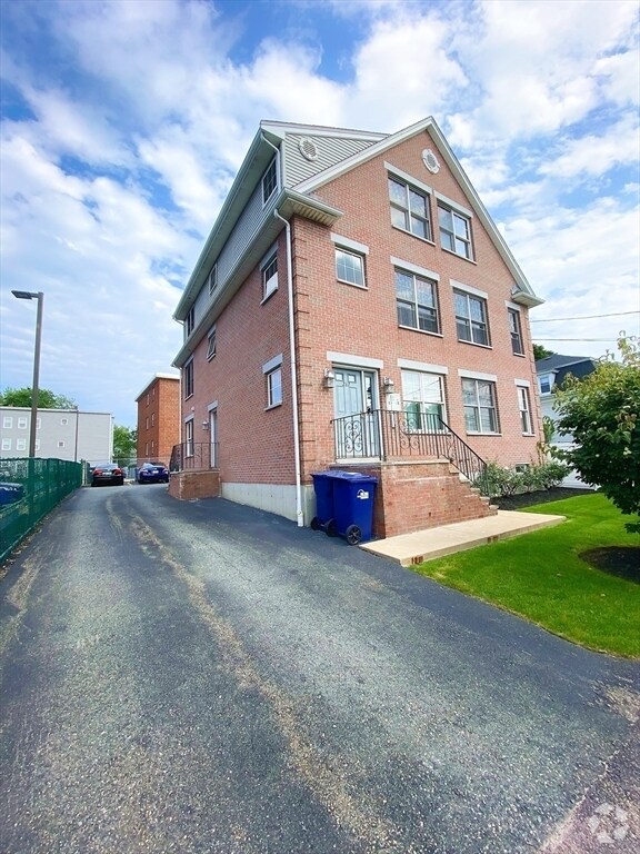 Building Photo - 287 Everett St Unit 3 Rental