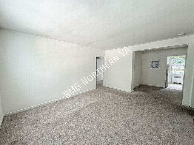 Photo - 214 N George Mason Dr