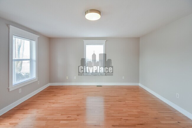 Photo - 910 Lexington Ave