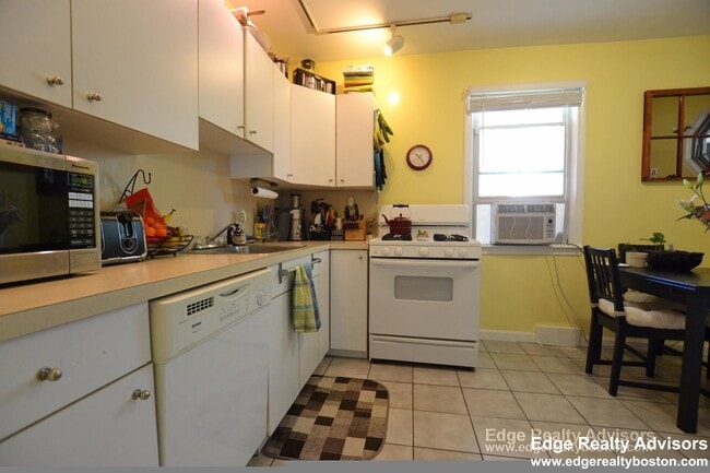 Building Photo - 153 Nonantum St