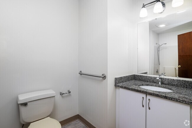 1BR, 1BA - 650SF - Bath