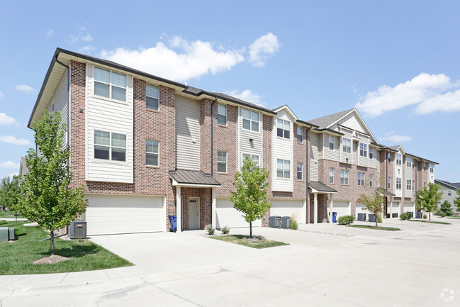 Maplewood Townhouses - Maplewood Townhouses