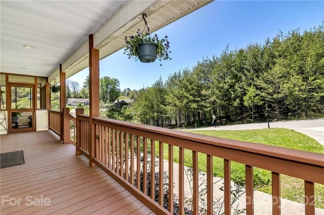 Photo - 21 Locust Meadow Ln