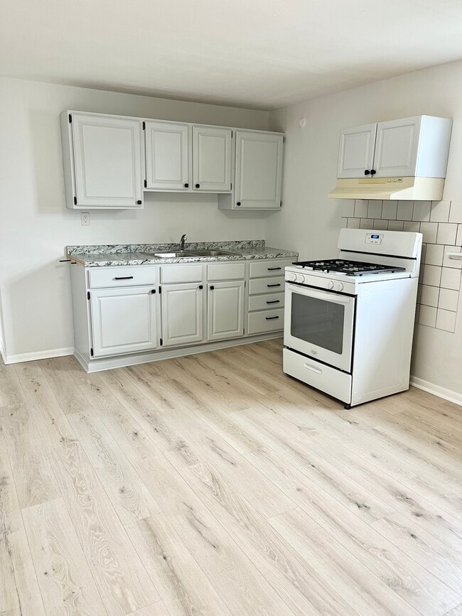 Building Photo - 3609 N Kedvale Ave Unit 2