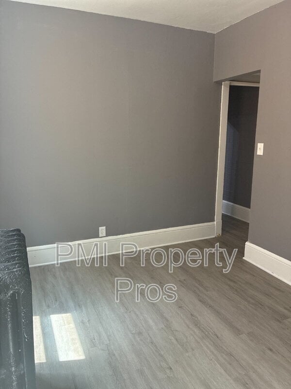 1562 S 7th St Unidad Lower front
