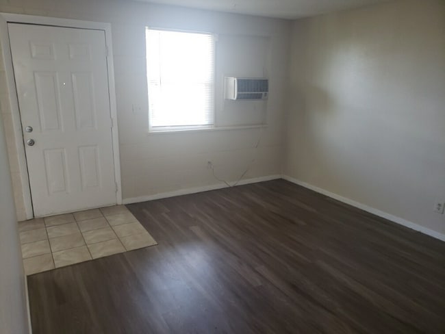 Photo - 3950 Turnpike Dr Unidad 2