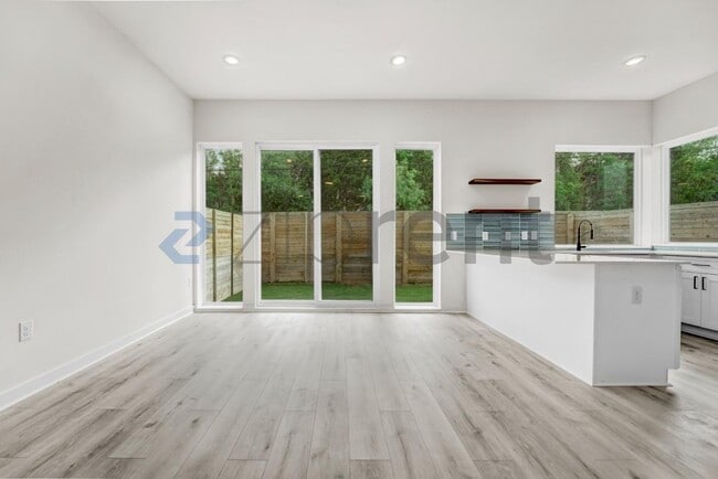 Photo - 2000 Riverside Farms Rd