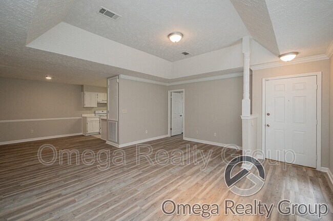 Photo - 8508 English Oak Loop