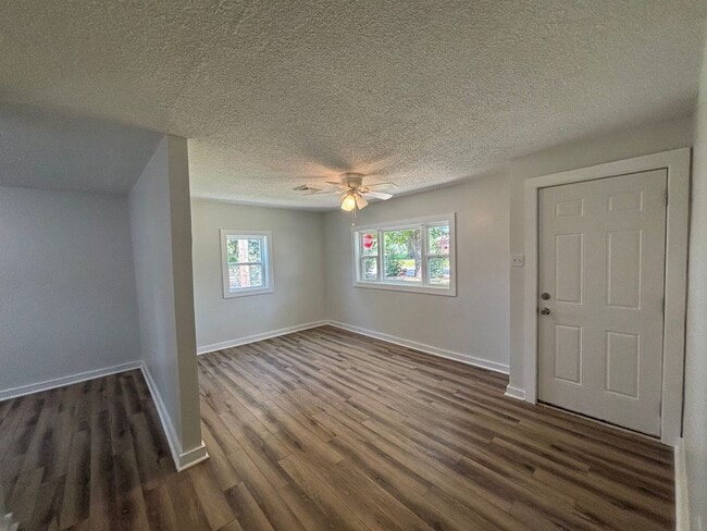 Photo - 220 Parker Ln