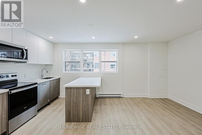 Photo - 100 Liberty St N