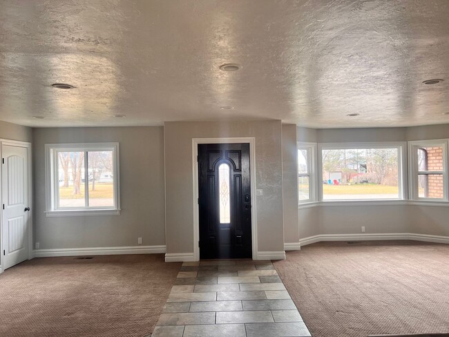 Photo - Beautiful 4 Bedroom, 3 Bathroom Home With Basement in Cedar City