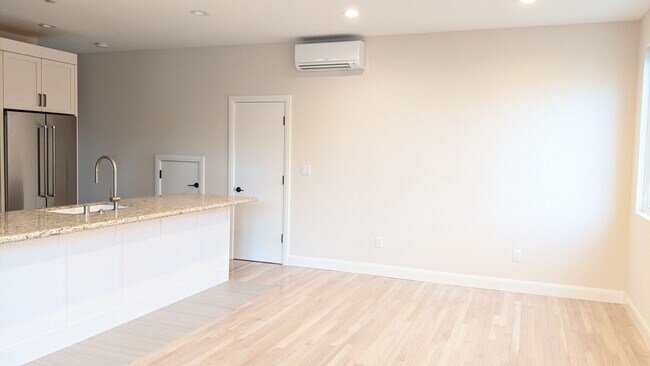 Photo - 1157 Leff St