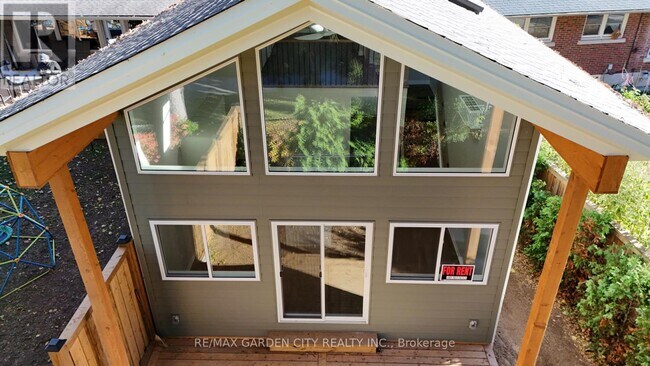 Photo - 28 Kenworth Dr