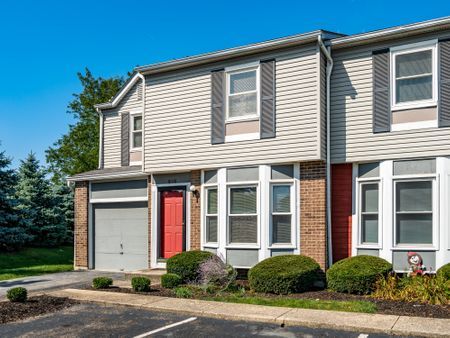 Exterior garage - 890 Worthington Woods Blvd Casa Adosada