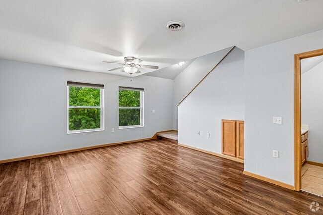 1BR, 1.5BA - 838SF - Living Room