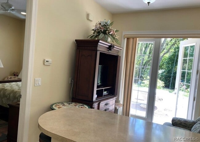 Photo - 334 W Pearson St