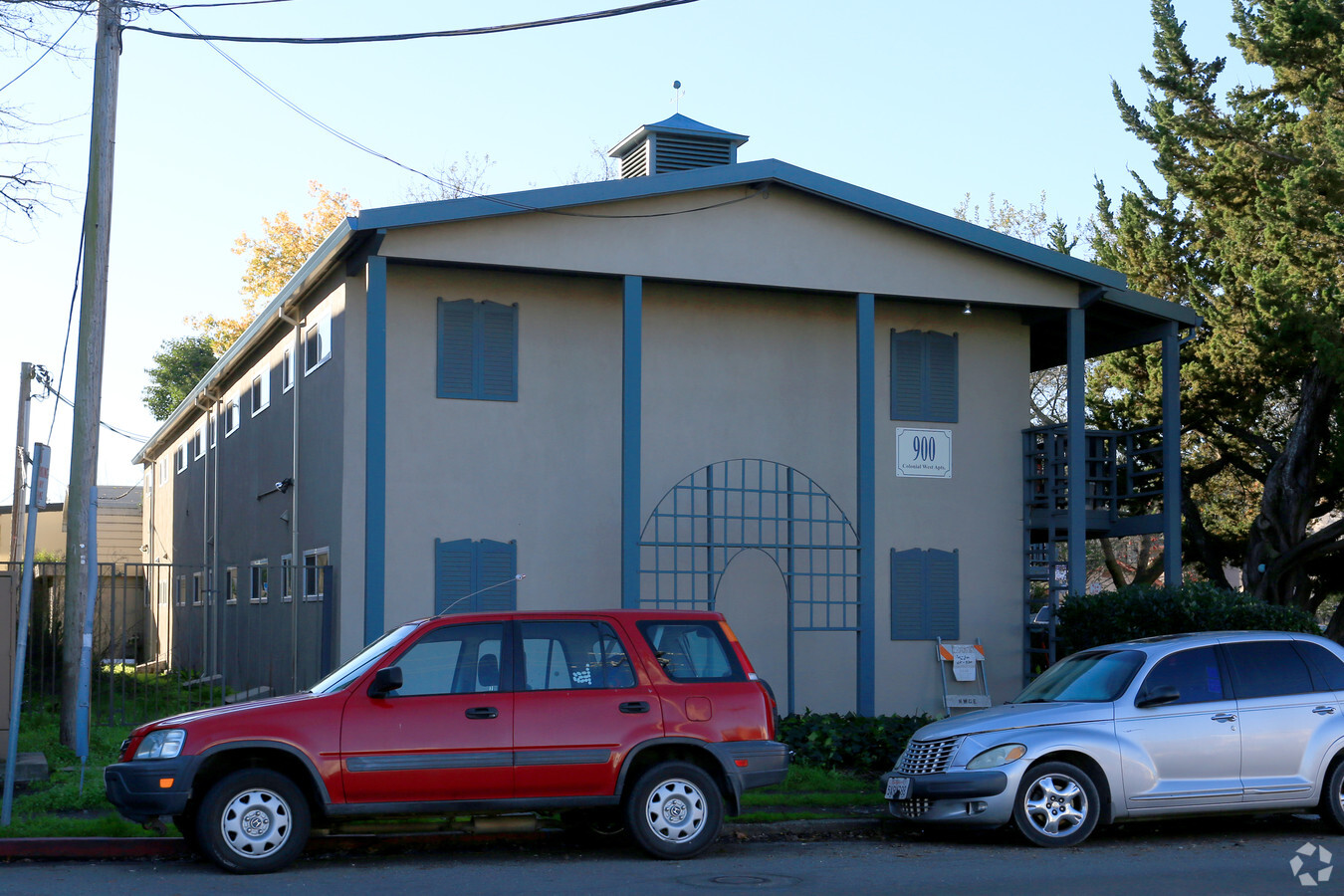 Photo - Colonial Apartments