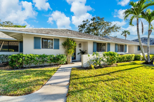 Photo - 913 Club Dr