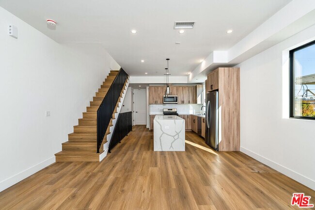 Photo - 2204 1/2 Carmona Ave