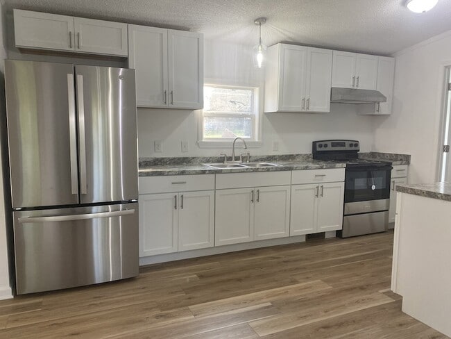 Photo - 404 Dorris Rd