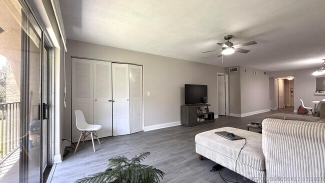 Photo - 2925 SW 22nd Ave Unit 203