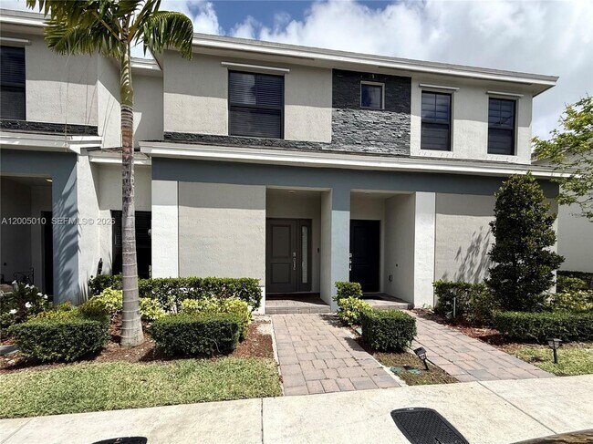 Photo - 529 NE 1st St