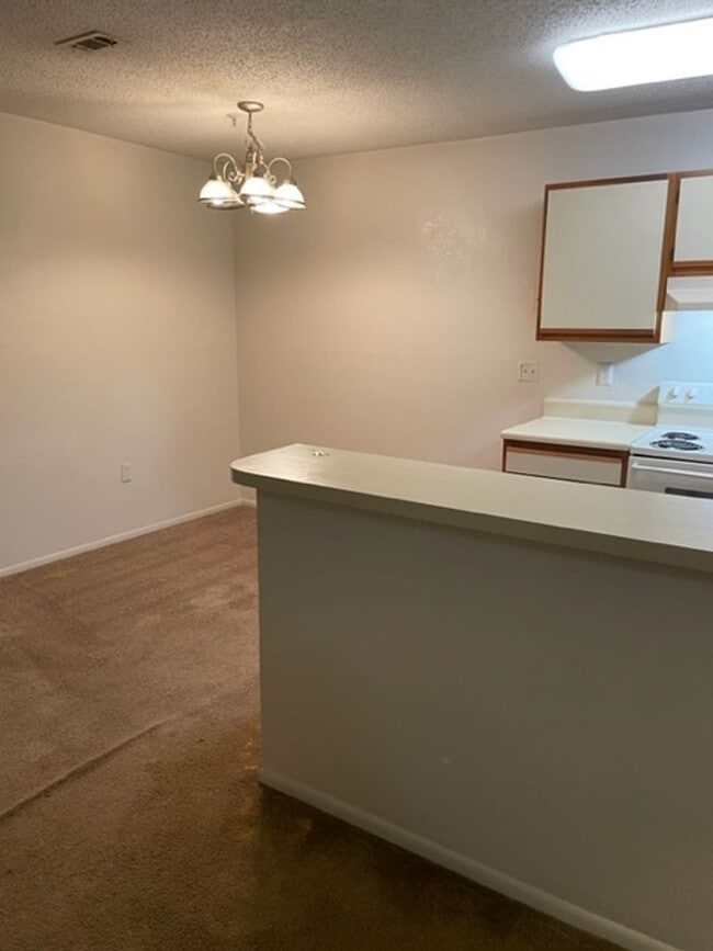 Building Photo - Landing - 635-304 Unit 635-304