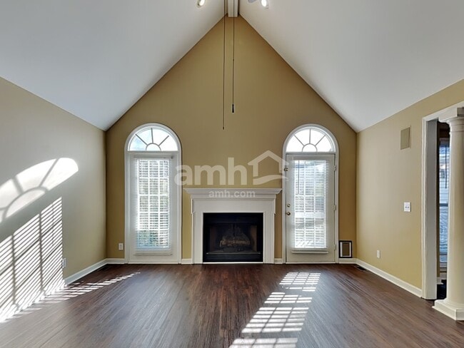 Photo - 100 Lake Lennox Dr