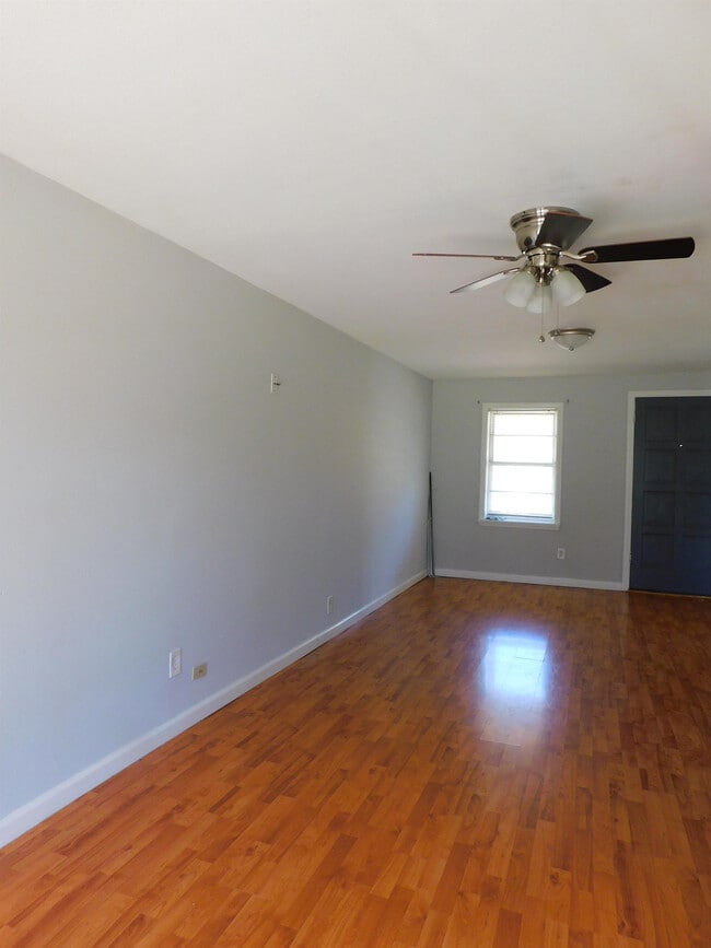 Photo - 1307 Meadowview Dr
