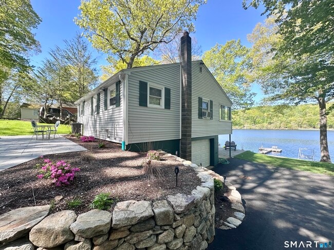 Photo - 554 Lake Dr