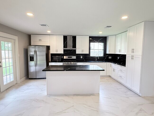 Building Photo - 4006 Cedar Ridge Ct Rental