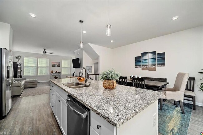 Photo - 512 Clara Ln