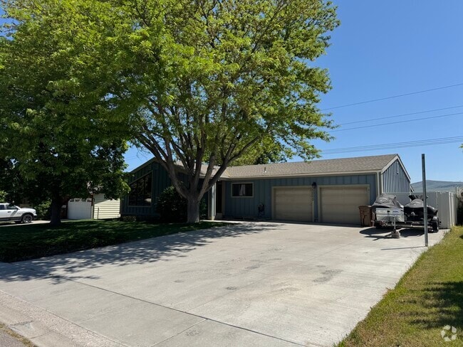 Building Photo - 5000 Pleasant View Dr Rental