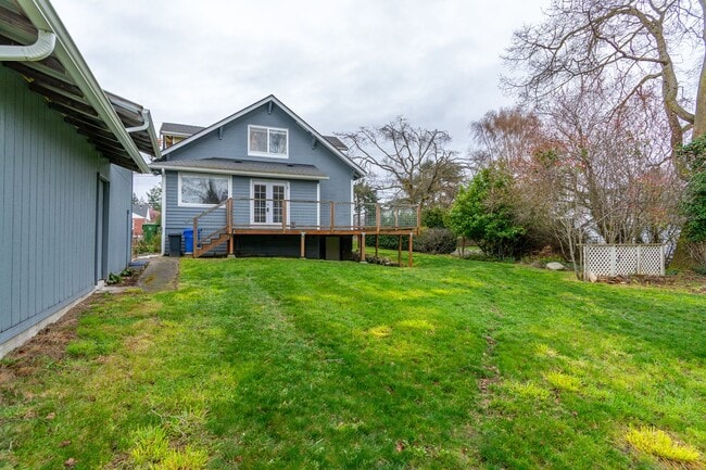 Photo - 3 bedroom/3 Bathroom House- In Town with Large yard