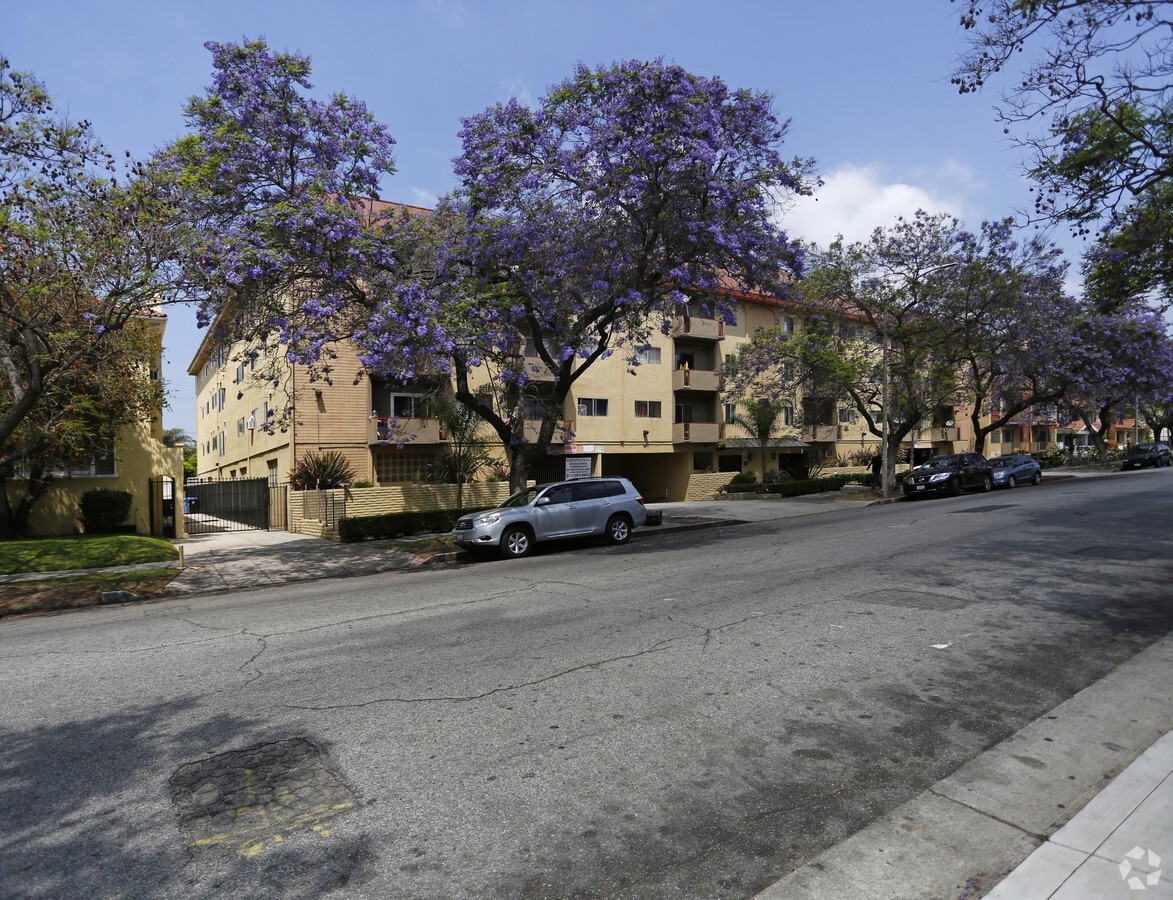 Manhattan Plaza Apartments - Manhattan Plaza Apartments
