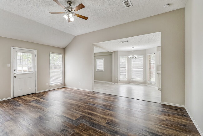 Photo - 1402 Stiles Ct